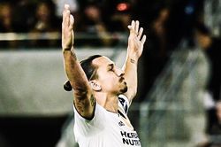 Ibrahimovic ghi hat-trick trong ngày lập kỷ lục ở Mỹ