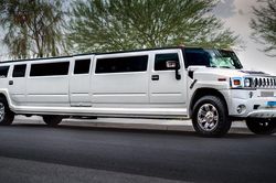 Siêu xe Limousine được thiết kế như hộp đêm di động