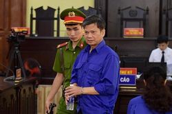 Hoãn phiên tòa xử 8 bị cáo vụ gian lận điểm thi Sơn La