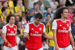 Watford 2-2 Arsenal: Công làm thủ phá, 'Pháo thủ' không thắng nổi đội bét bảng