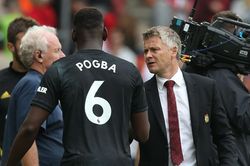 MU thắng không Pogba, Solskjaer phải dùng 'máy sấy tóc'