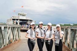 Giáng My, Hoàng Thùy Linh, Ngọc Hân, Thùy Dung rạng rỡ trên sông nước miền Tây