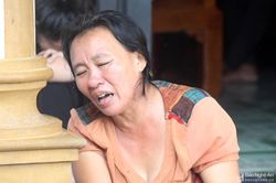 Người thân khóc ngất đón thi thể thuyền viên gặp nạn ở biển Quảng Bình về quê nhà