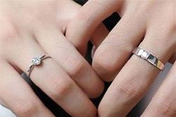 Đeo nhẫn kiểu này lật ngược tình thế đang nghèo hóa giàu trong chớp mắt