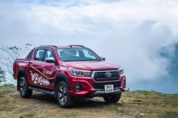 Hilux giá sốc có vẽ lại bàn cờ phân khúc xe bán tải?