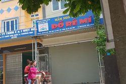 Cận cảnh nơi đỗ chiếc xe đưa đón có bé trai 3 tuổi bị bỏ quên suốt 9 giờ đồng hồ ở Bắc Ninh