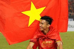 Đoàn Văn Hậu mang cờ Tổ quốc bên mình sang Hà Lan thi đấu