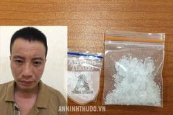 'Con nghiện' bị bắt khi đang đi bán ma túy