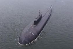 Tàu ngầm hạt nhân Omsk phóng tên lửa diệt mục tiêu cách 350 km