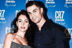 Ronaldo yêu bạn gái từ cái nhìn đầu tiên