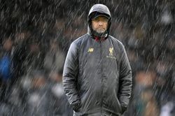 Liverpool lại rối tung bởi tương lai của Klopp