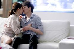 Lý do vào khách sạn cùng đồng nghiệp nam của vợ trẻ khiến chồng chết lặng