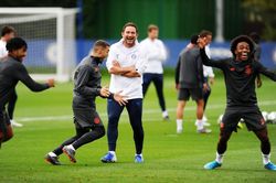 Chelsea vs Valencia: Bay cao cùng Frank Lampard