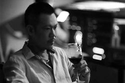 Nhạc sĩ Quốc Bảo bị u não, mắt tổn hại nặng