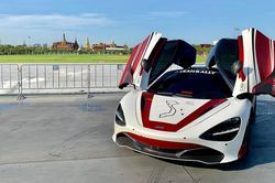 Trải nghiệm siêu xe hot nhất Việt Nam chạy 250km/h trên cao tốc Thái Lan