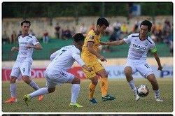 Các cầu thủ HAGL thăng hoa ở ĐTQG mà trầy trật ở CLB