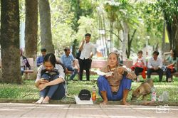Bộ ảnh 'Ngày mai… con khôn lớn' đầy cảm xúc của sinh viên trường ĐH KHXH&NV TP.HCM: 'Con chỉ ước được ngồi bên mâm cơm mẹ nấu…'