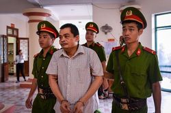 Nối tiếp Sơn La, vụ gian lận thi cử ở Hà Giang cũng phải hoãn tòa