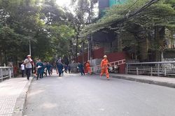 Xử lý cứu người mắc kẹt trong đám cháy giả định ở nhà có cầu thang hở