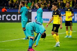 Messi nhạt nhòa trong ngày Barca gặp khó trước Dortmund