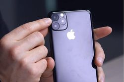 Lý do đằng sau thiết kế camera kỳ cục của iPhone 11 Pro
