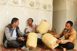 Giúp bà con thoát nghèo, xây dựng đời sống mới