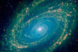 Ảnh hồng ngoại thiên hà Messier 81 khoe sắc cực đẹp
