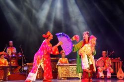 Nghệ thuật đỉnh cao ở Nhà hát Lớn: Đầu voi, đuôi chuột