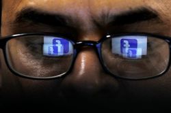 Facebook đang phát triển kính thông minh thực tế tăng cường