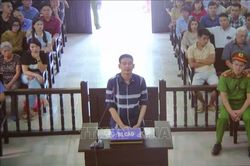 Tuyên phạt bị cáo Trần Đình Sang 2 năm tù giam về tội chống người thi hành công vụ