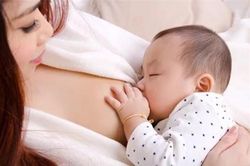 Nuôi con bằng sữa mẹ và 16 sự thật không phải mẹ nào cũng biết