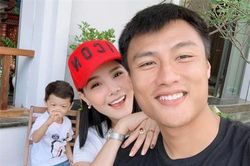 Kỳ Hân vừa khoe đưa con trai sang Czech định cư, anti-fan liền mỉa mai 'Khoai Tây mới xứng đáng' và lời đáp trả bất ngờ