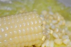 Thêm 1 thứ này khi luộc: Ngô ngọt lừ, hạt nào cũng căng mọng lại thơm dẻo bất ngờ