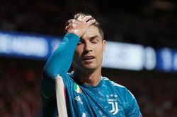Ronaldo nổi nóng vì đồng đội không chịu chuyền