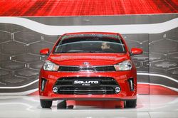 Rẻ hơn 115 triệu đồng, Kia Soluto có cạnh tranh được Toyota Vios?