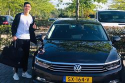 Văn Hậu và các tuyển thủ Việt Nam lái xe gì ở nước ngoài