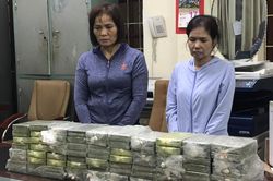 Hàng chục cảnh sát vây bắt 3 phụ nữ giao dịch 80 bánh heroin