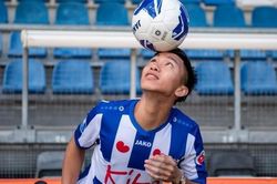 Văn Hậu tập riêng với cựu tiền vệ Barca tại Heerenveen