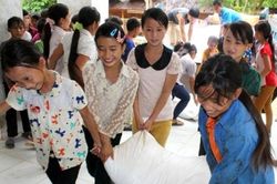 Thanh Hóa: Hơn 21.000 học sinh vùng đặc biệt khó khăn được hỗ trợ gạo
