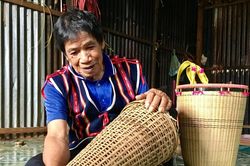 Trọn tình với sử thi