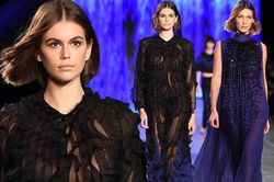 Kaia Gerber để ngực trần sải bước quyến rũ trên sàn catwalk