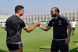 'Sóng ngầm' tại Juventus: Ronaldo nổi điên với Higuain