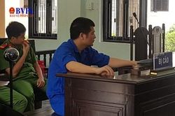 Dùng thẻ ngành 'thế chấp' vay tiền rồi chiếm đoạt gần 1 tỉ đồng