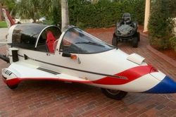 Chiếc xe giống máy bay phản lực kỳ dị nhất thế giới