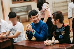 Hậu thị phi, Mina Phạm 'gỡ điểm' khi rạng rỡ cùng Minh Nhựa đi làm từ thiện ở miền núi