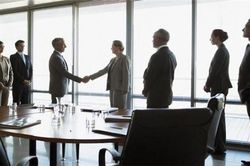 Nhiều doanh nghiệp phải bán mình vì không có người kế nhiệm