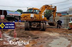 Mưa kéo dài, dự án giao thông gián đoạn