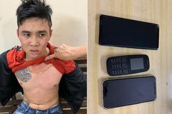 Hình sự đặc nhiệm Công an TPHCM khóa tay kẻ nghiện đi giật điện thoại