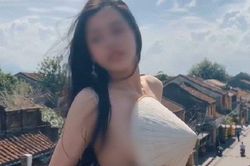 Cô gái khoe thân trên nóc di sản Hội An nhận là diễn viên kịch, NSND Hồng Vân lên tiếng