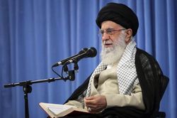 Báo Mỹ: Lãnh tụ tối cao Iran phê duyệt tấn công cơ sở lọc dầu Ả-rập Xê-út
